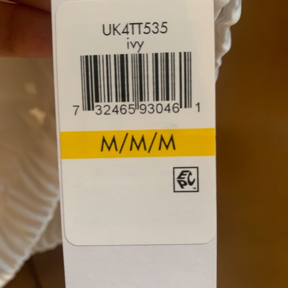 Women’s cowl neck sleeveless top. - Picture 4 of 4